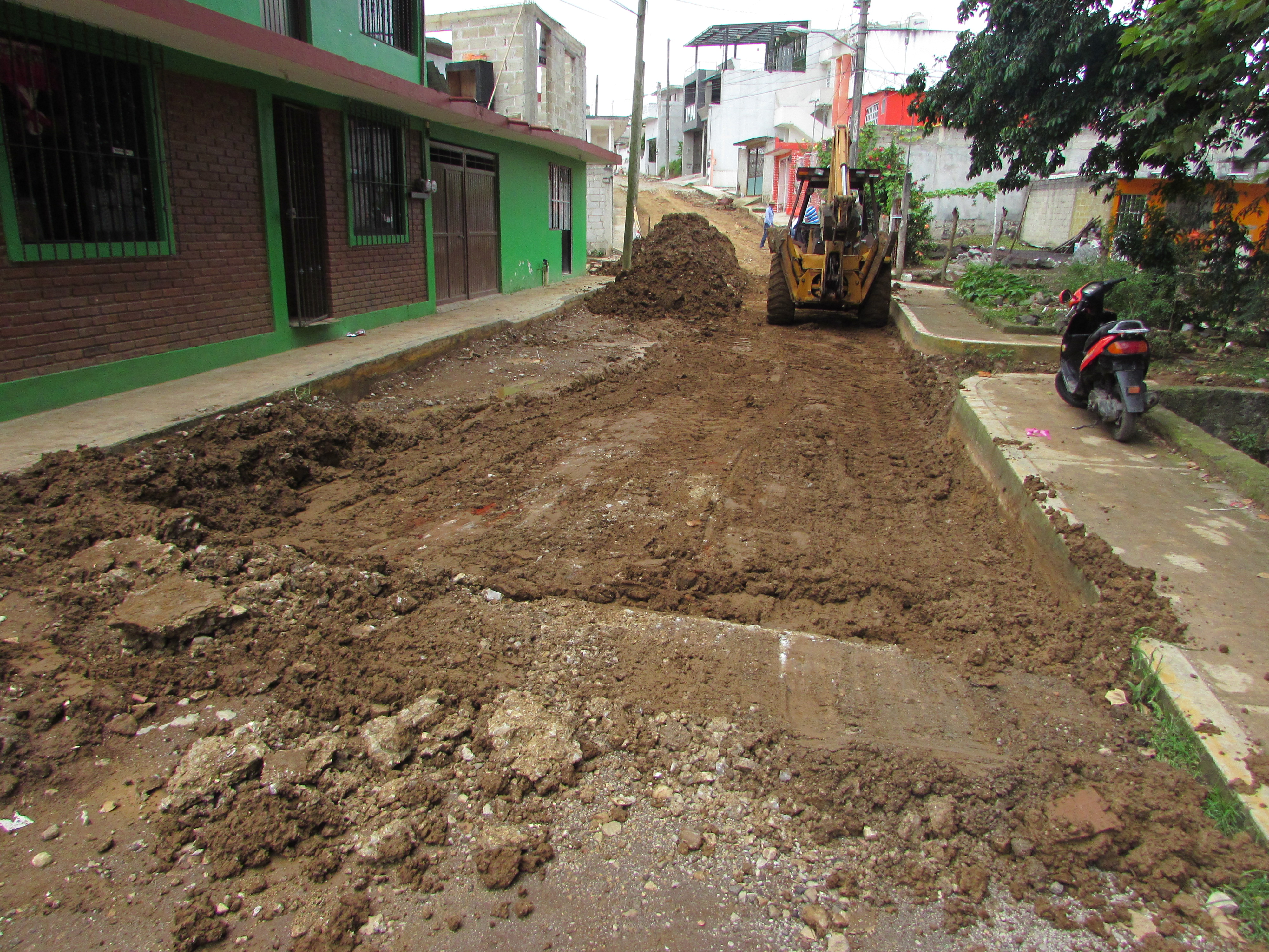 EXCAVACIÓN CON MÁQUINA EN CORTES Y ADICIONALES DEBAJO DE LA SUBRASANTE EN MATERIAL TIPO "B" SATURADO PARA SU MEJORAMIENTO.